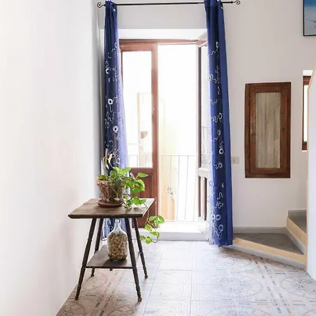 - Casa Centro Storico Lipari (Isola Lipari)